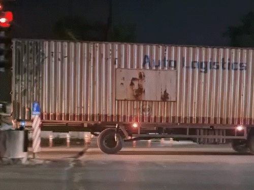 दुर्ग में निगम की कचरा गाड़ी ने स्कूटी सवार तीन दोस्तों को कुचला