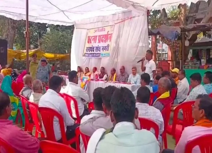 102 सरपंचों ने किया जोरदार प्रदर्शन
