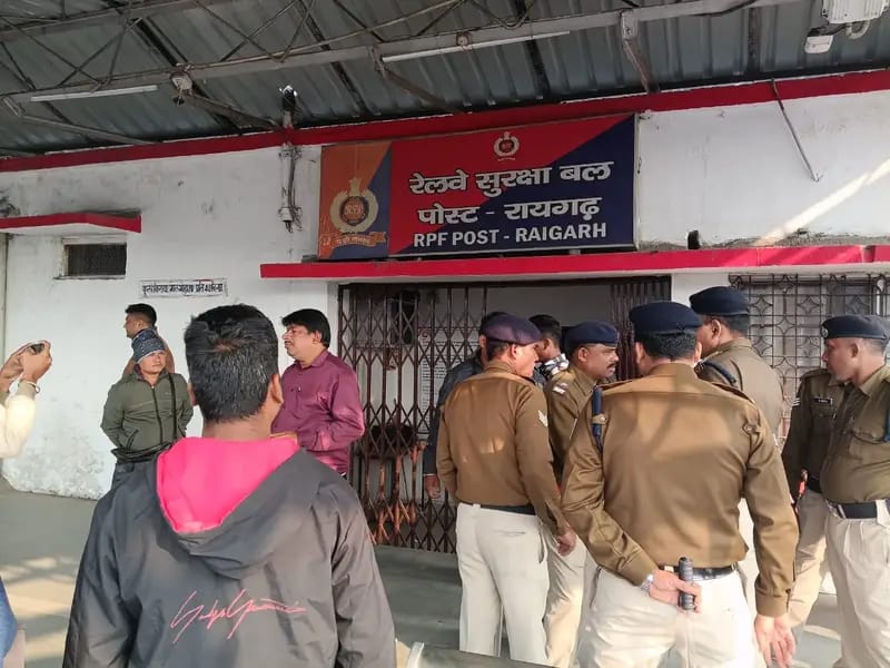 रेलवे सुरक्षा बल जवानों के बीच गोलीबारी—प्रधान आरक्षक की मौत, आरोपी को घेरकर पकड़ा गया