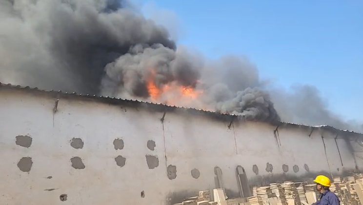 तिफरा औद्योगिक क्षेत्र में भीषण आग