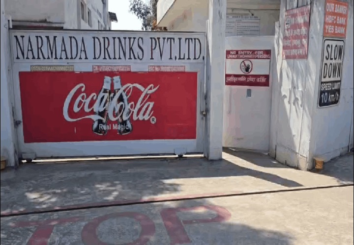 कोका-कोला प्लांट पर आयकर विभाग का छापा