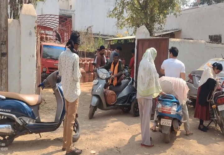 गैस संकट की आड़ में काला खेल