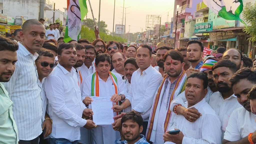 कांग्रेस का जोरदार प्रदर्शन