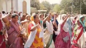 Mahtari Vandan Yojana liquor shop protest