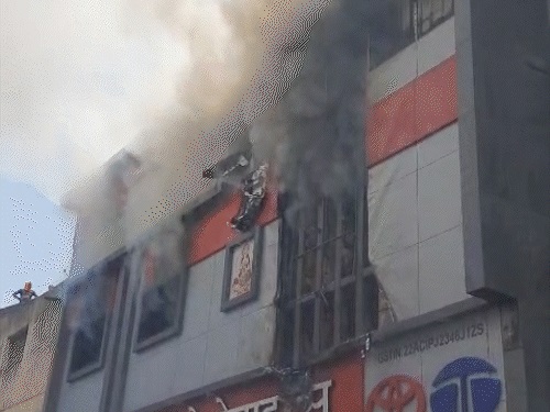 रायपुर के ऑटोमोबाइल मार्केट में भीषण आग