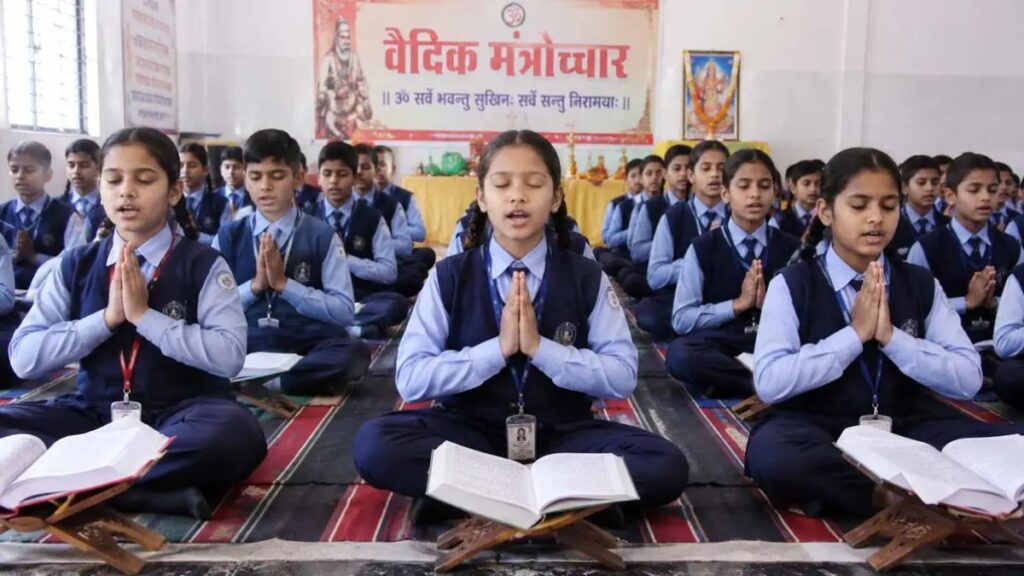 स्कूलों में वैदिक मंत्रोच्चार पर बवाल