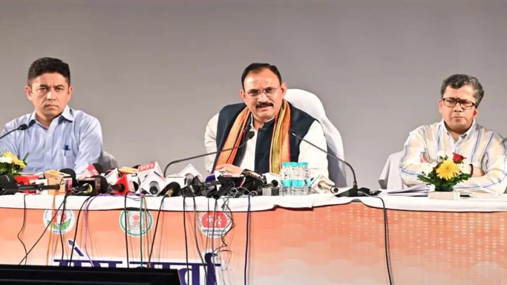 स्वास्थ्य मंत्री श्याम बिहारी जायसवाल