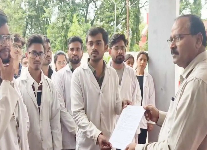 इंटर्न डॉक्टर