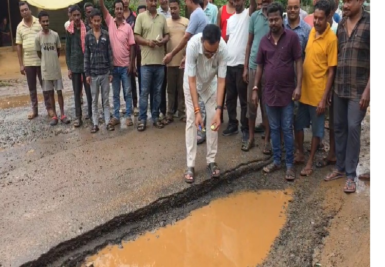 जर्जर सड़क
