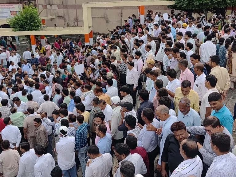 TET शिक्षकों का आंदोलन