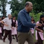 प्राचार्य से नाराज 30 से ज्यादा छात्राएं 20 KM पैदल पहुंचीं कलेक्टर के पास, बैठक रोककर सुनी समस्याएं