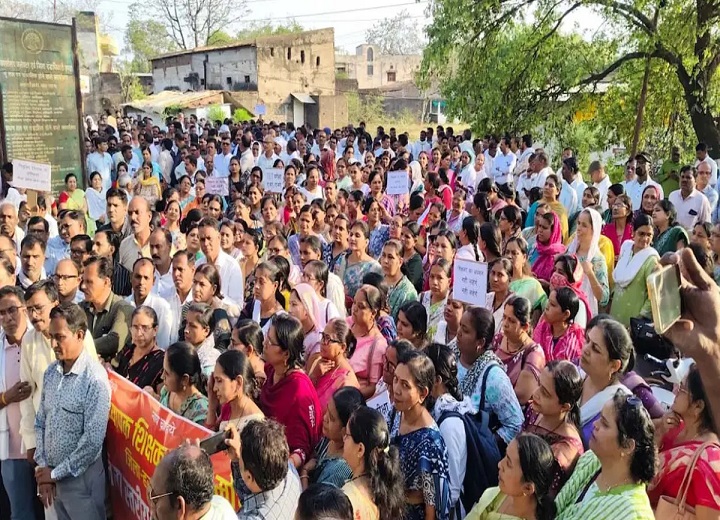 TET शिक्षक प्रदर्शन