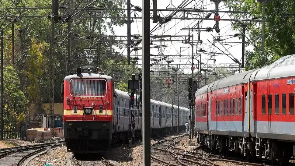 बारिश से रायपुर आने वाली ट्रेनें लेट