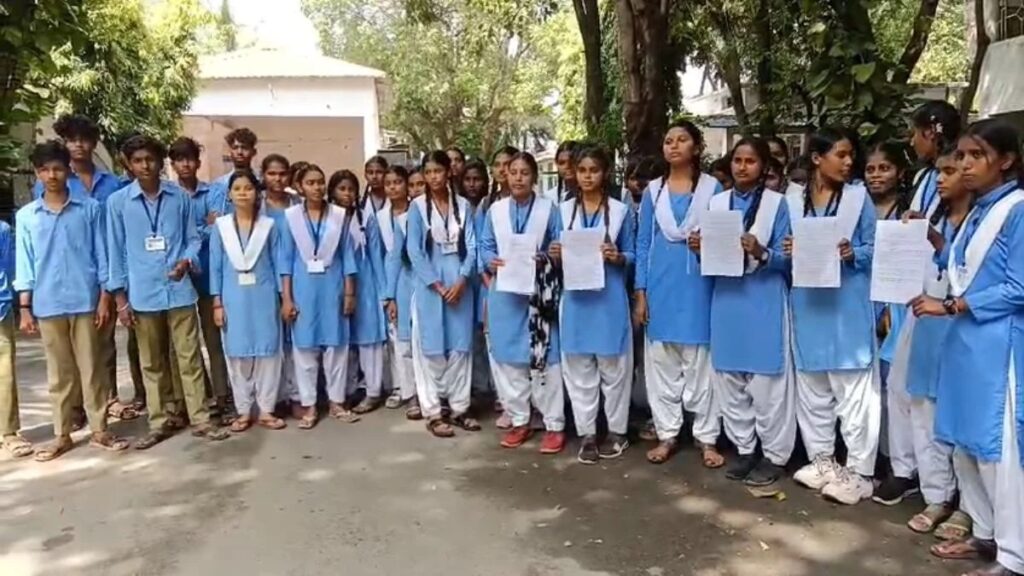 प्रिंसिपल-शिक्षिका